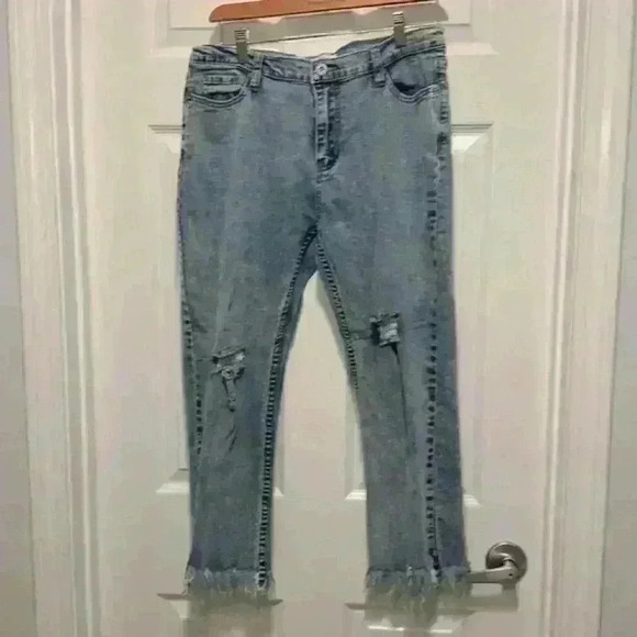 Umgee Frayed Hem Ripped Knee Jeans Distressed Crop Length Size 7 - Picture 2 of 14